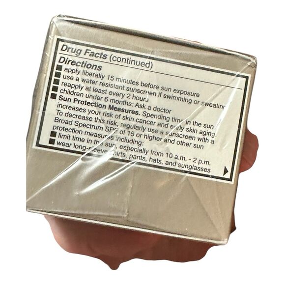 Jafra Gold Dynamics Skin Boosting Moisturizer Broad Spectrum SPF 15 1.7 fl. oz. - Picture 5 of 6